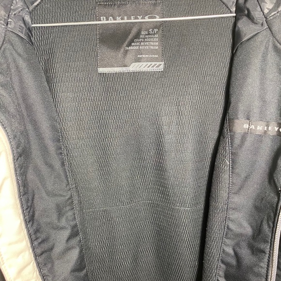 SOLD! 2 OAKLEY JACKET - Picture 6 of 14